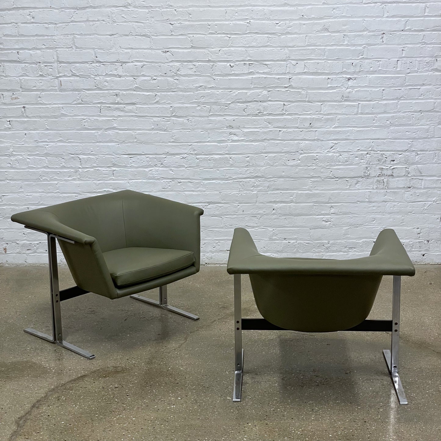 Pair of Model 042 Lounge Chairs by Geoffrey Harcourt for Artifort