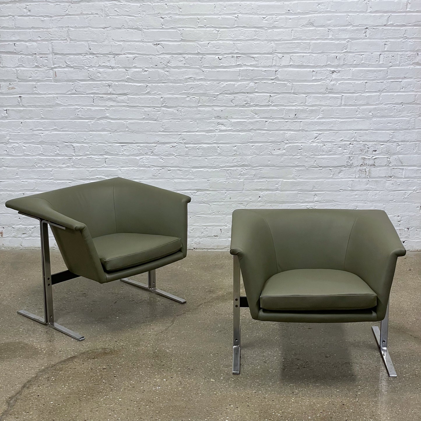 Pair of Model 042 Lounge Chairs by Geoffrey Harcourt for Artifort