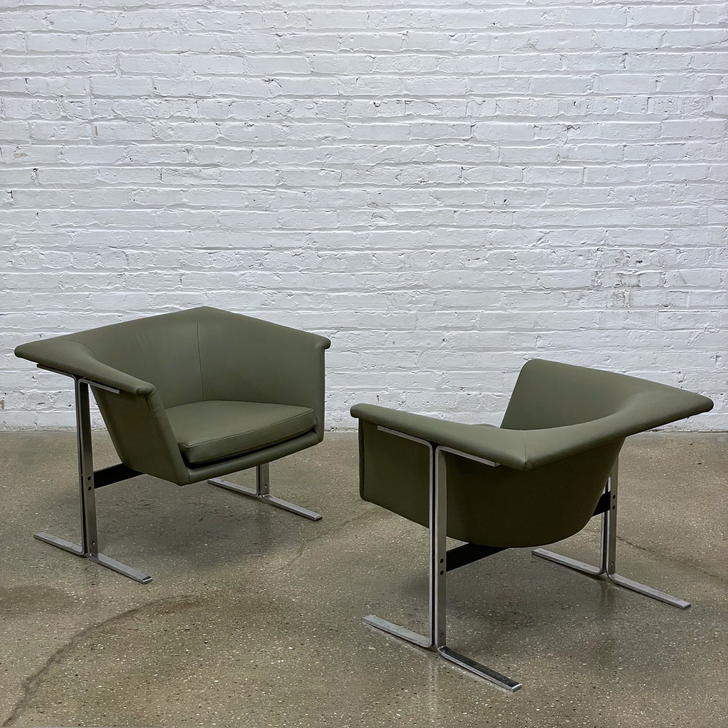 Pair of Model 042 Lounge Chairs by Geoffrey Harcourt for Artifort