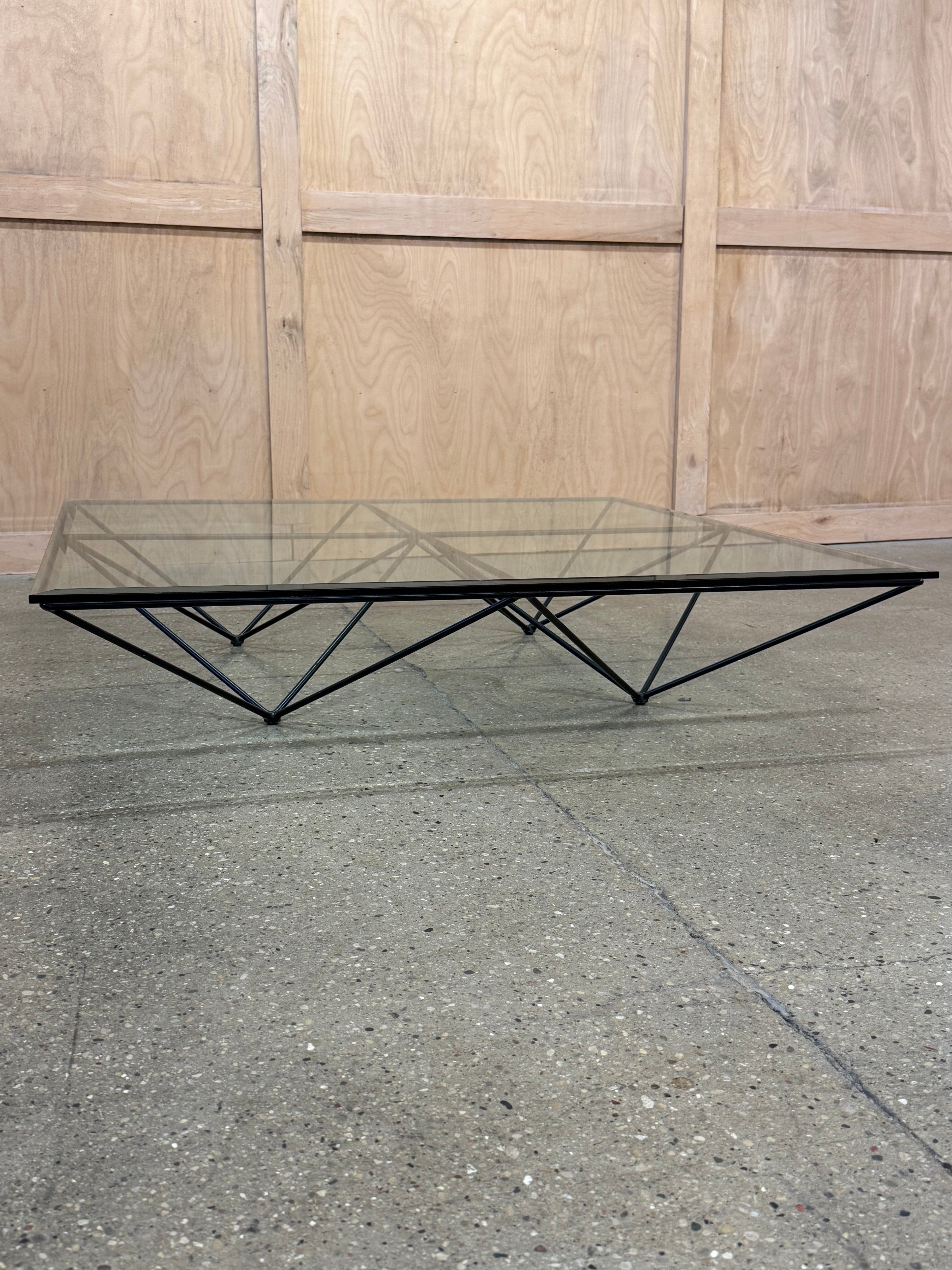 Alanda coffee table